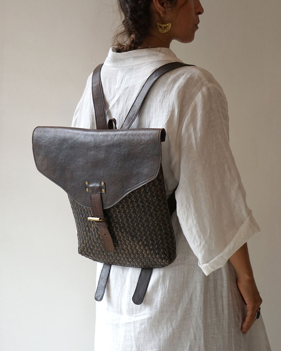 Borneo Sleek Buckle Bag Pack
