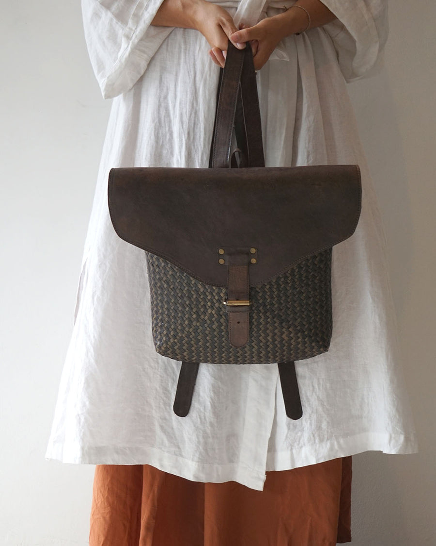 Borneo Sleek Buckle Bag Pack