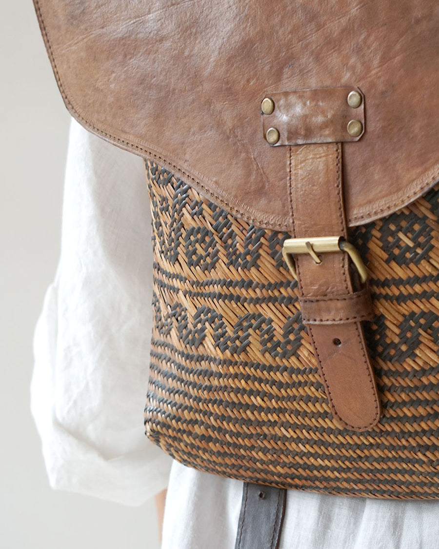 Borneo Sleek Buckle Bag Pack