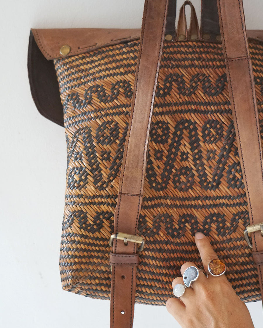 Borneo Sleek Buckle Bag Pack