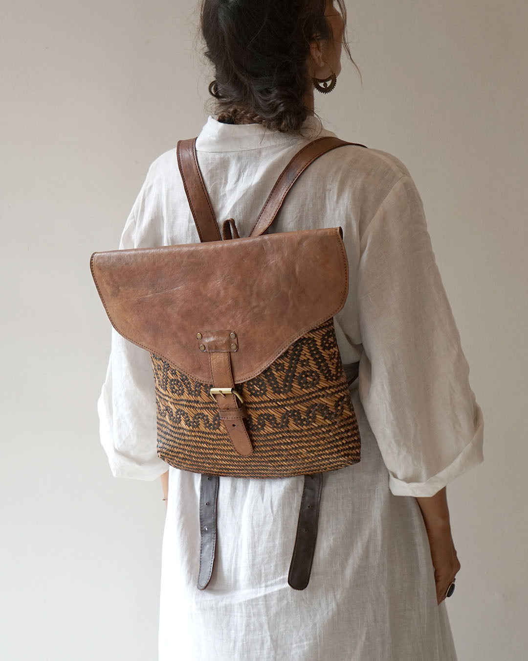 Borneo Sleek Buckle Bag Pack