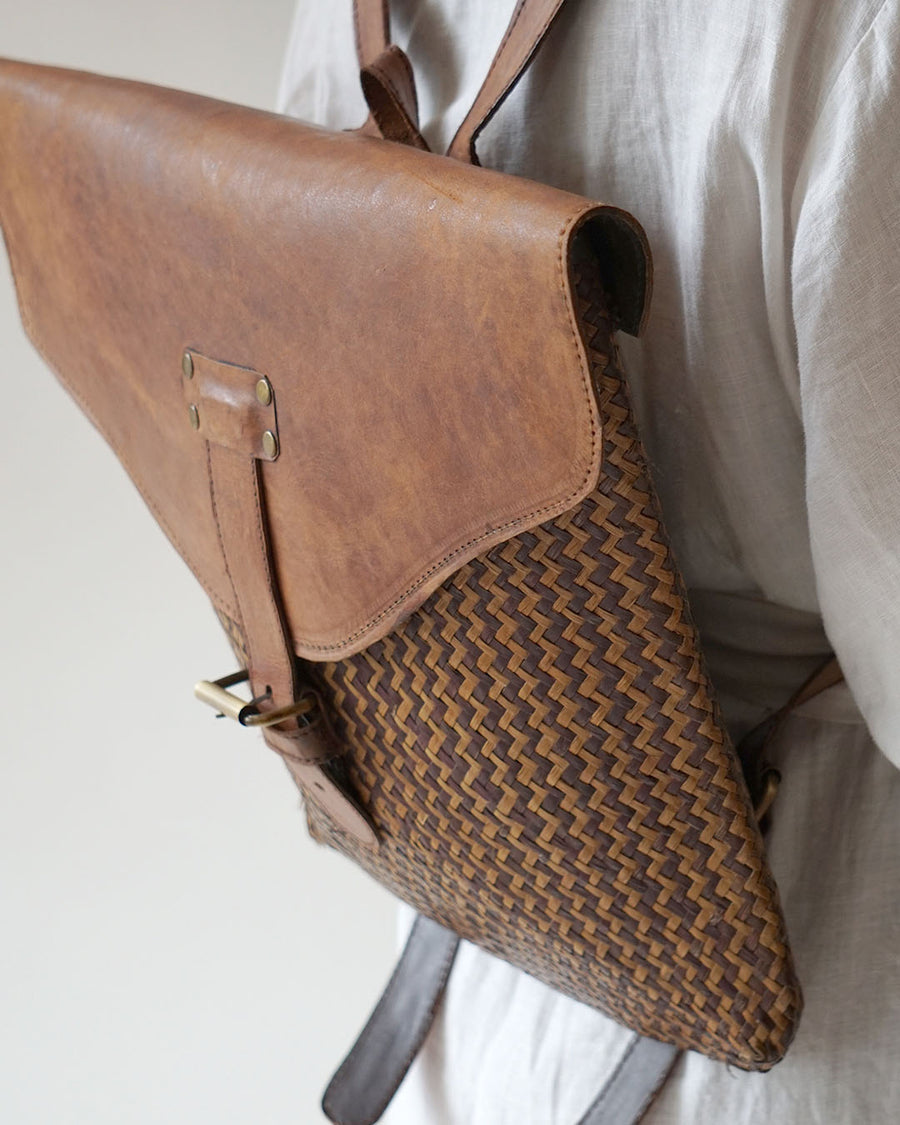 Borneo Sleek Buckle Bag Pack